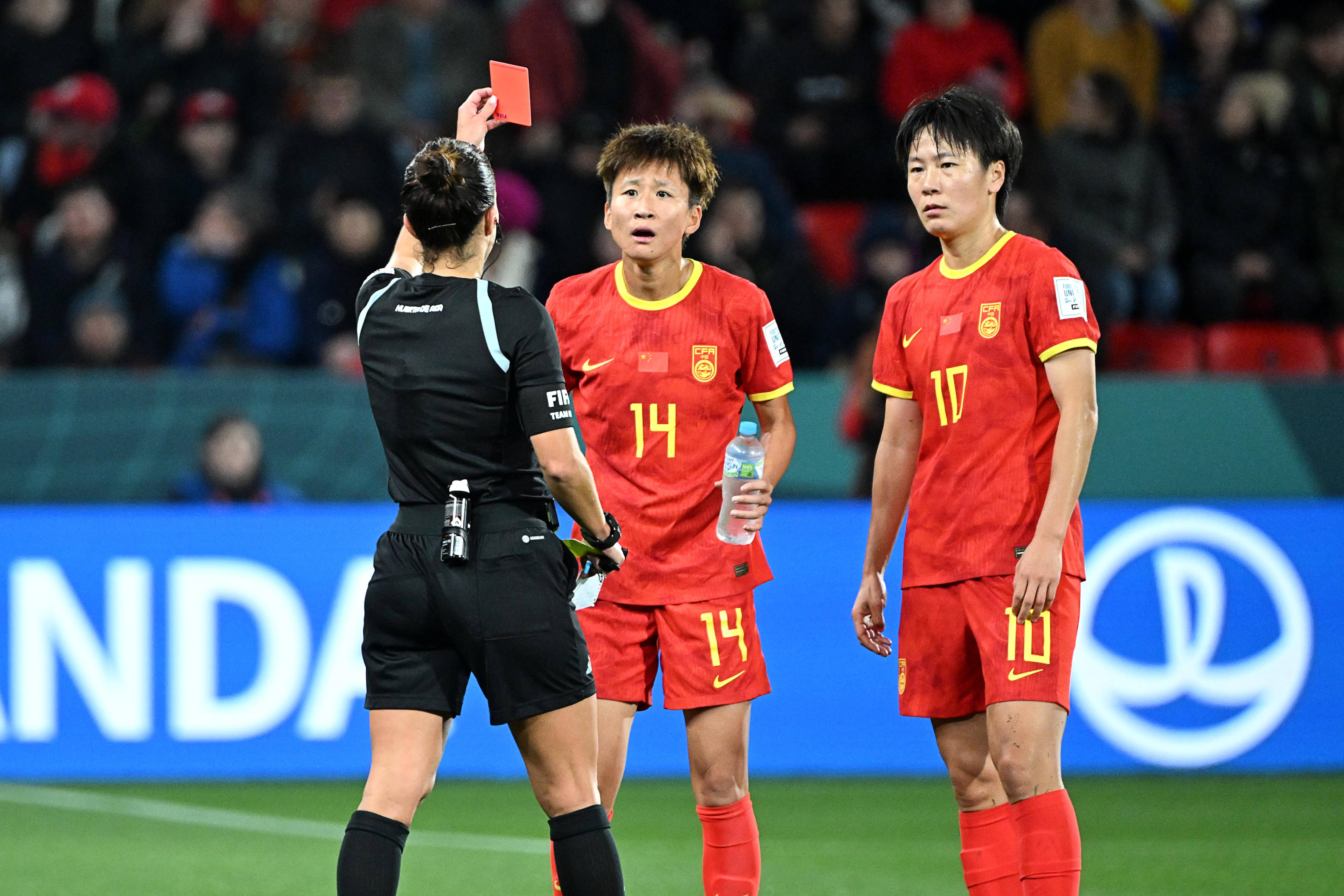 国际女足大赛上中国选手纷纷奉献精彩表现