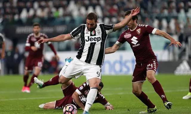 南非女足后卫因卡红牌，球队陷入人数劣势！的简单介绍