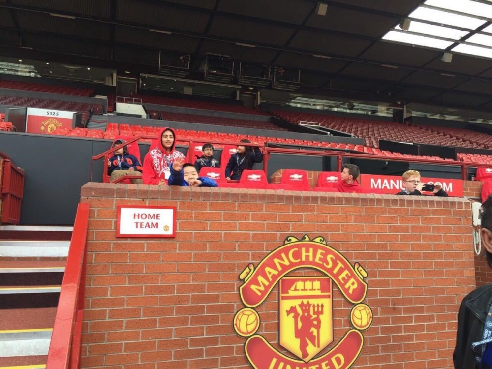 九游体育官方登录入口-里昂外援出色表现，球队胜出乐开花