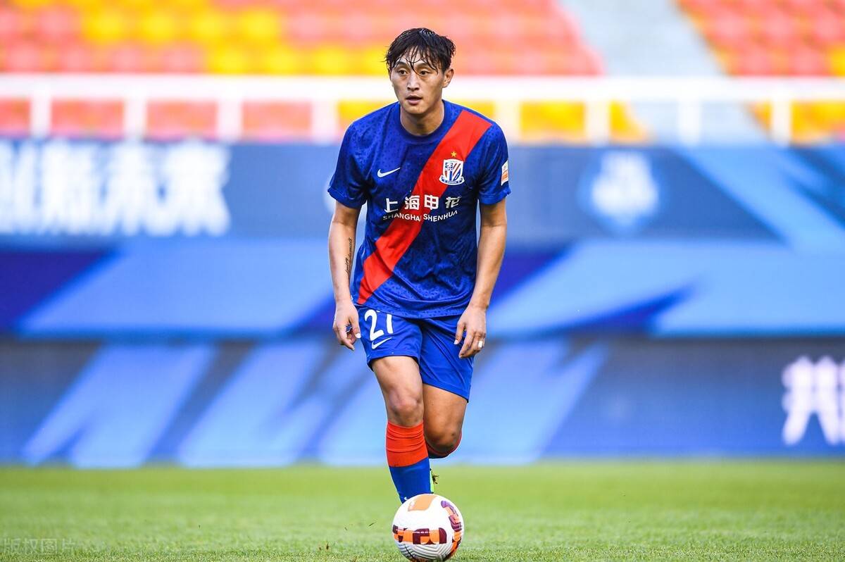 里昂外援出色表现，球队胜出乐开花