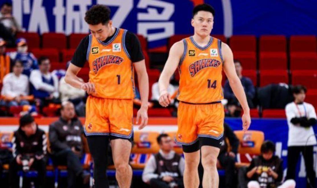 九游体育官网入口-关于上海和广州在最新一场比赛中展开激烈争夺的信息