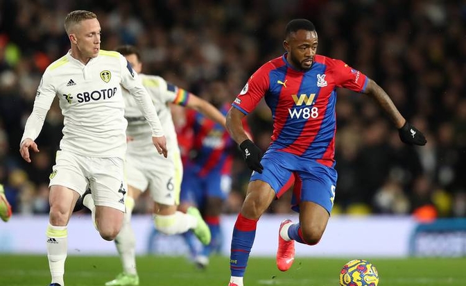 包含阿斯顿维拉主场击败水晶宫，争夺欧战资格的词条