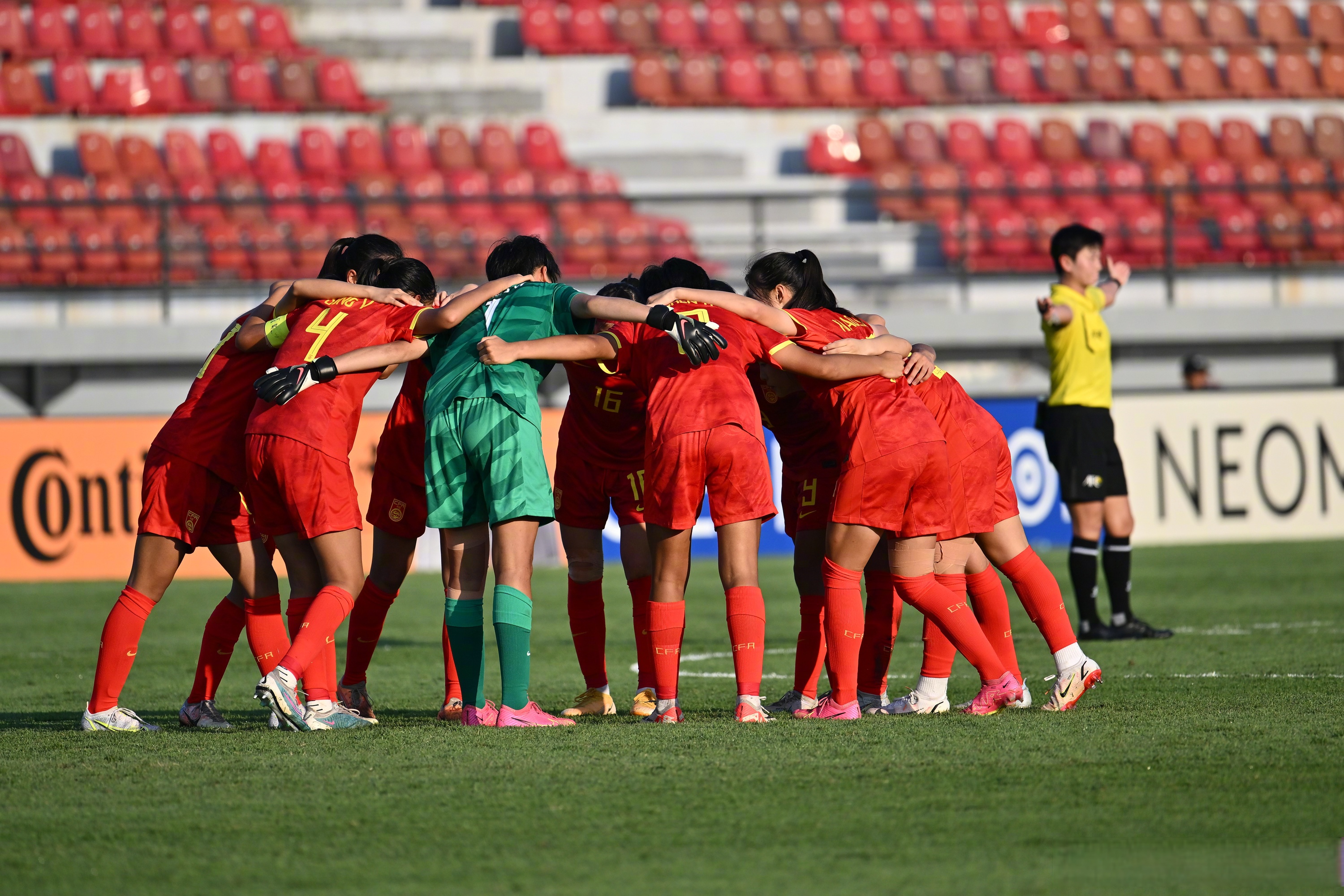 九游体育中国官网-印度尼西亚女足在比赛中踢出精彩比赛