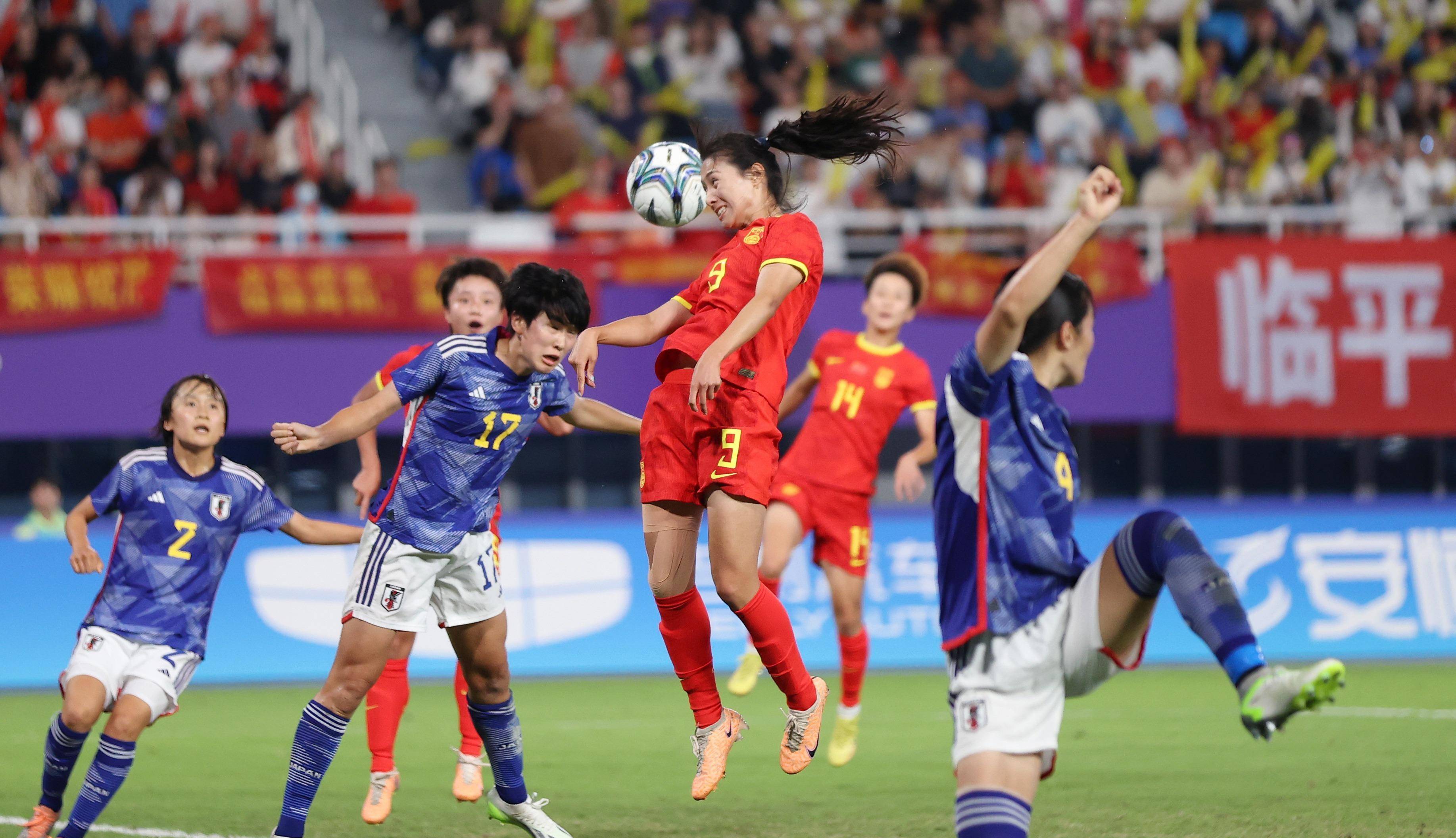 印度尼西亚女足在比赛中踢出精彩比赛