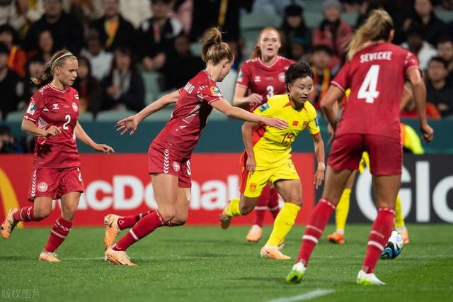 如火如荼：女足比赛中的激烈争斗的简单介绍