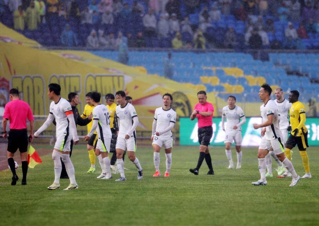 球队精密配合为球员带来进球机会