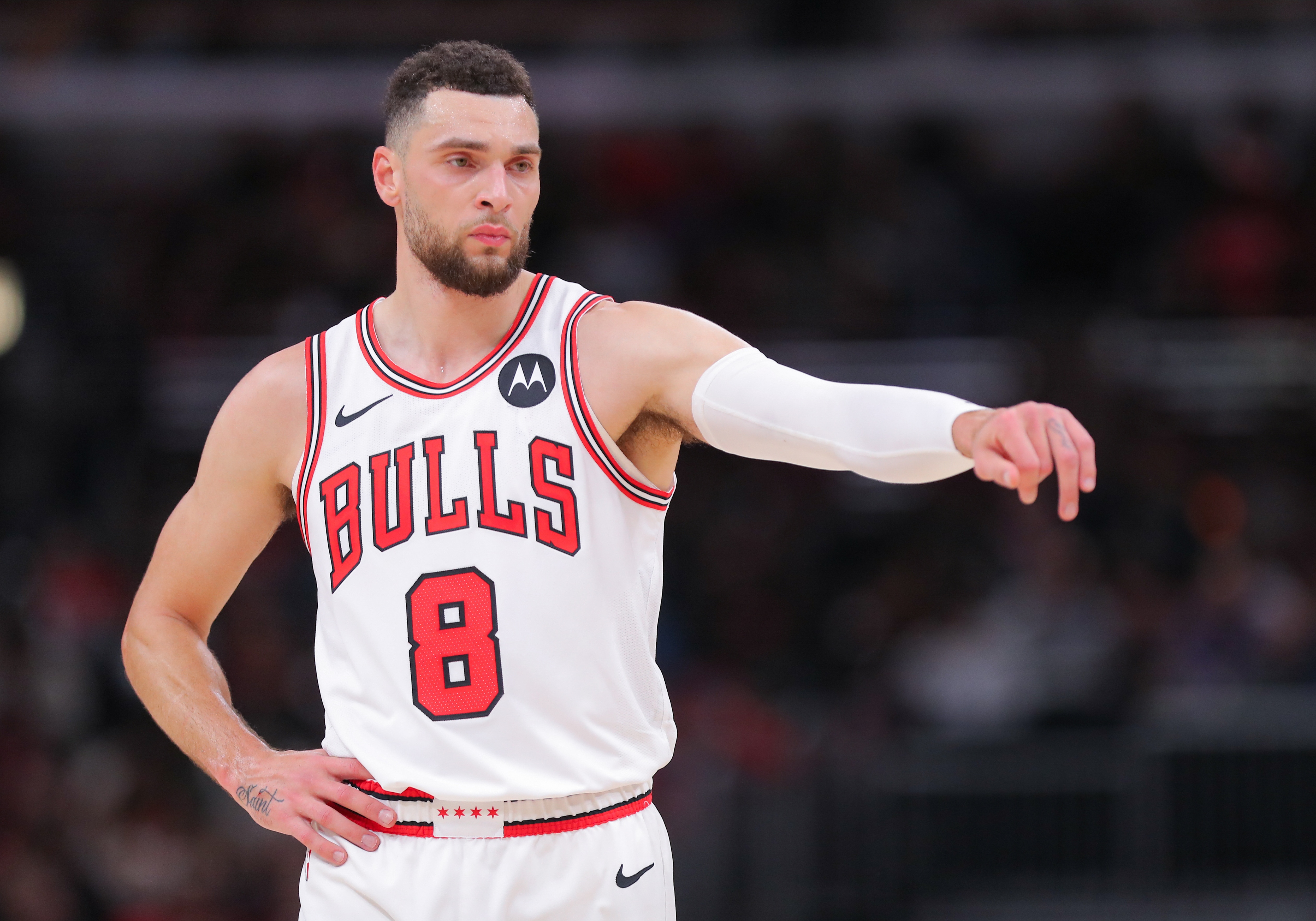 九游体育网页版登录入口-公牛遭遇连败，拉文受伤离场