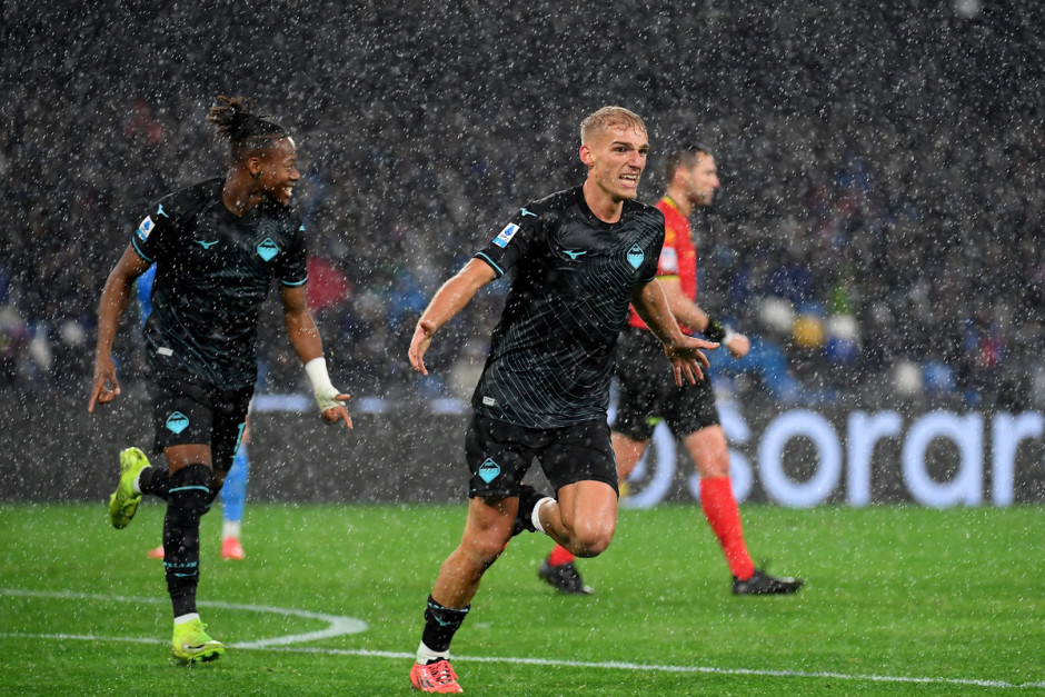 阿贾克斯球员表现出色，可能引起欧洲球会注意的简单介绍