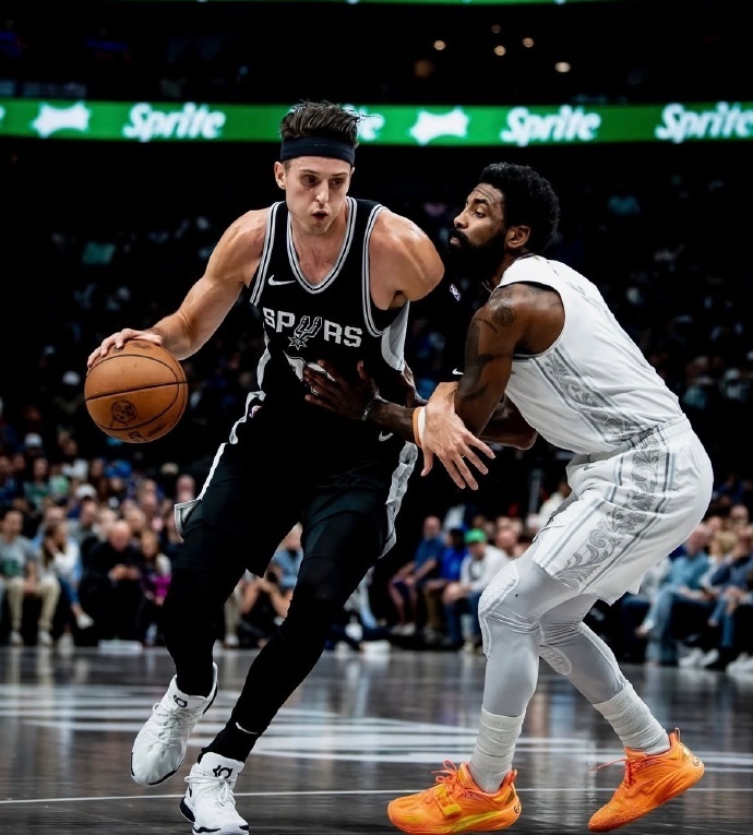 包含快船队逆转战胜独行侠队，乔治砍下关键三分的词条