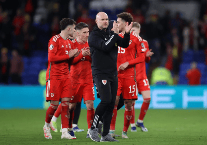 九游体育在线登录-乌克兰队在欧预赛中突破对手防线！