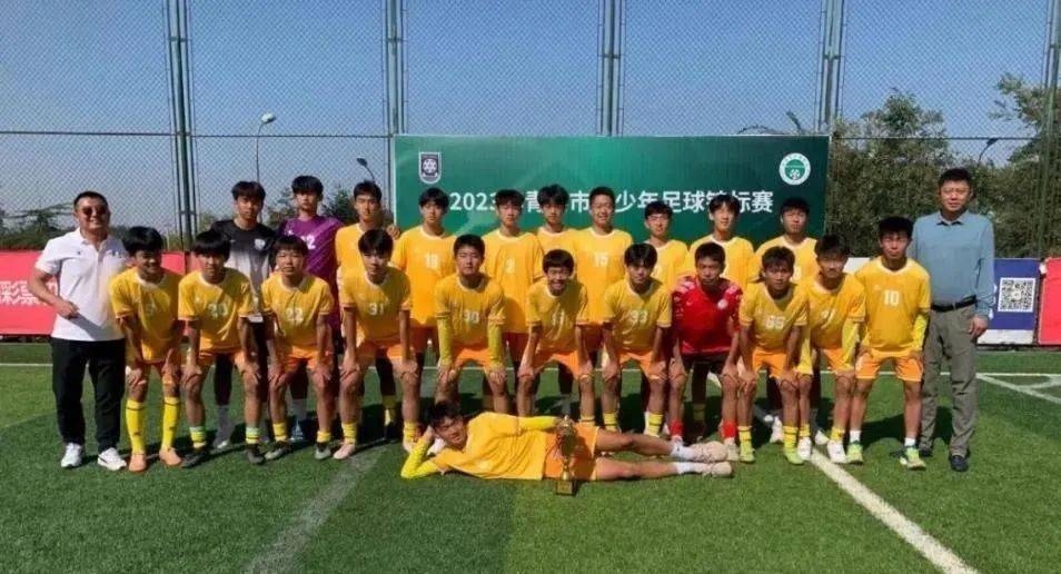 九游体育官方登录入口-关于足球联赛战况激烈，各队球员青春活力全力以赴！的信息