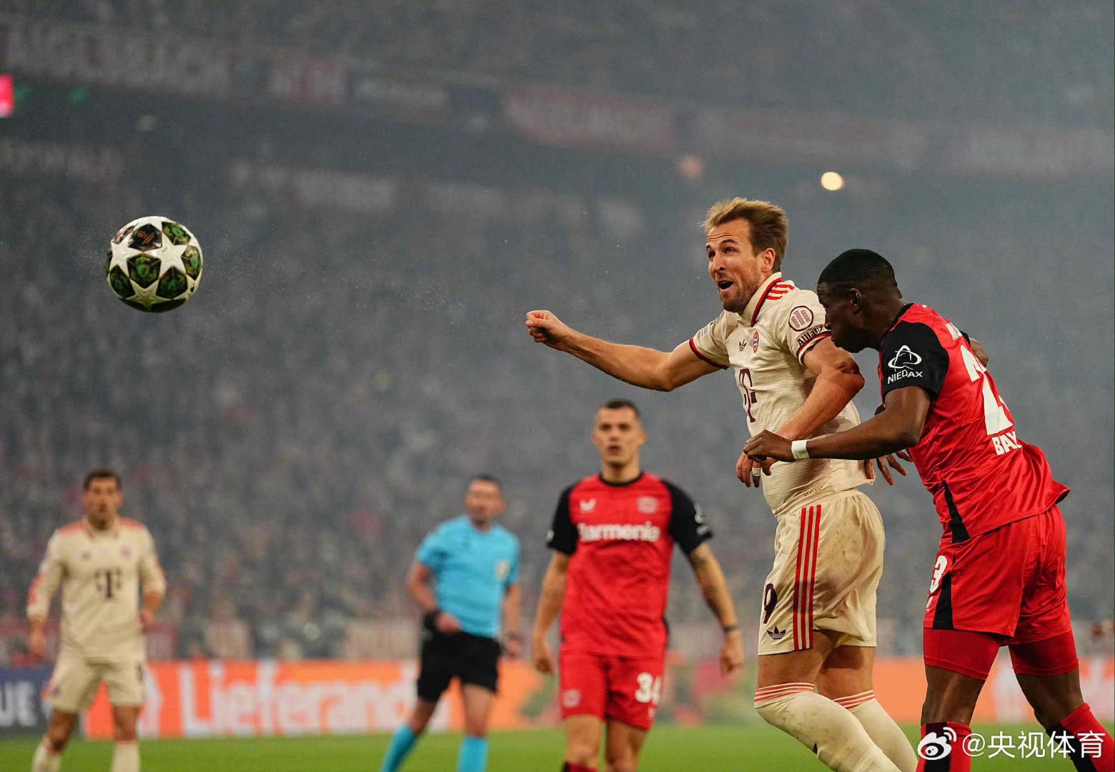 拜仁胜利在望,球迷欢欣鼓舞 拜仁胜利在望,球迷欢欣鼓舞