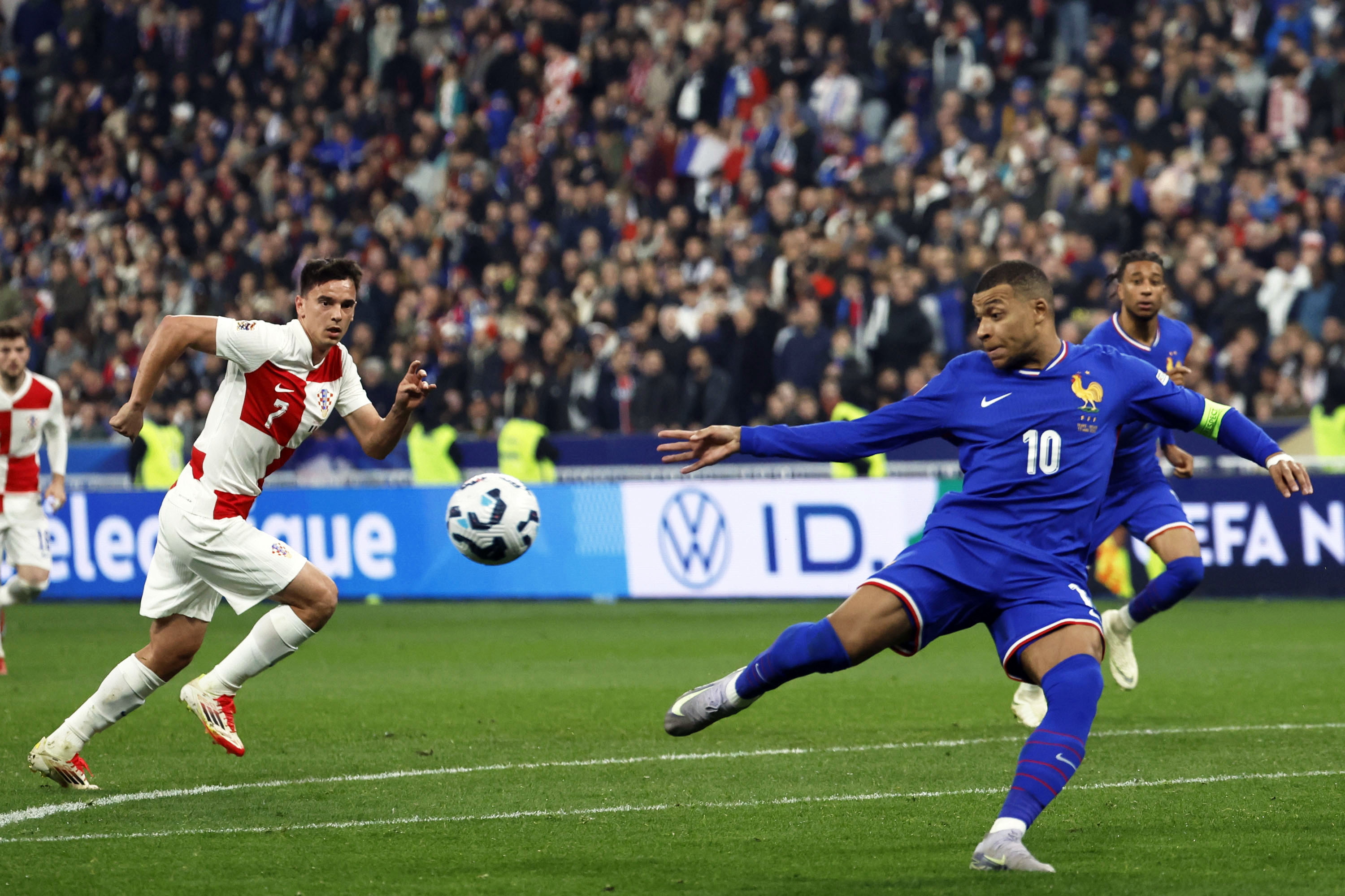 欧洲足球盛宴再度展开，豪门对决火花四射