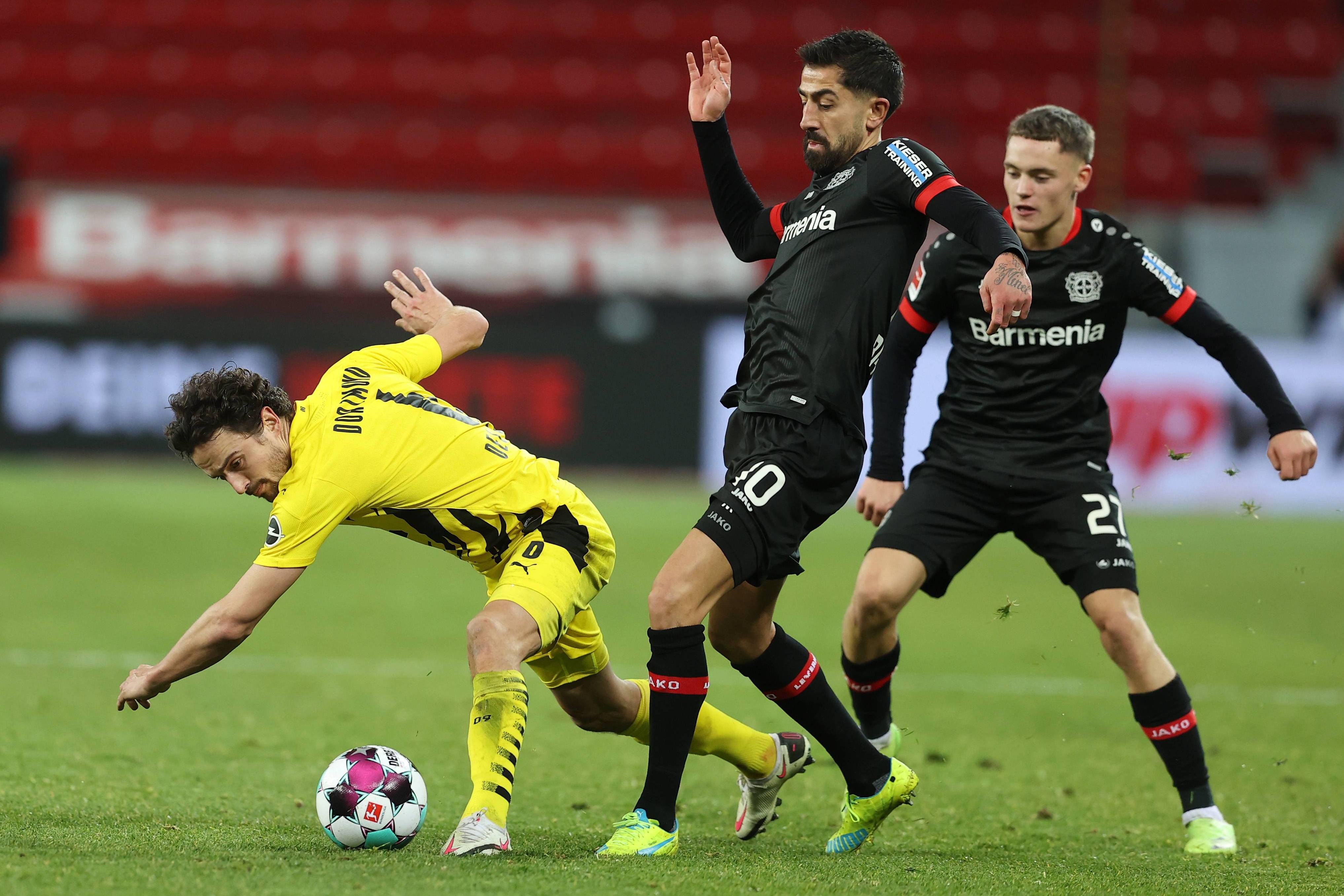 九游体育登录-顽强拼搏，不怕困难的球员们