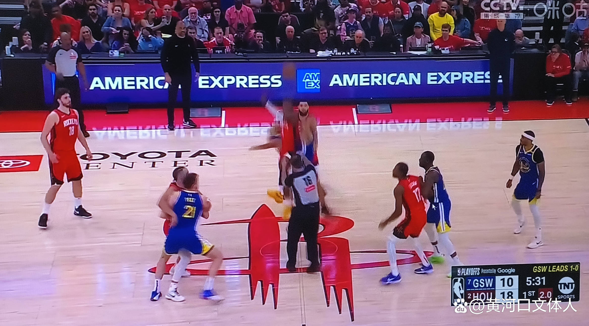 火箭队成功击败对手，晋级季后赛