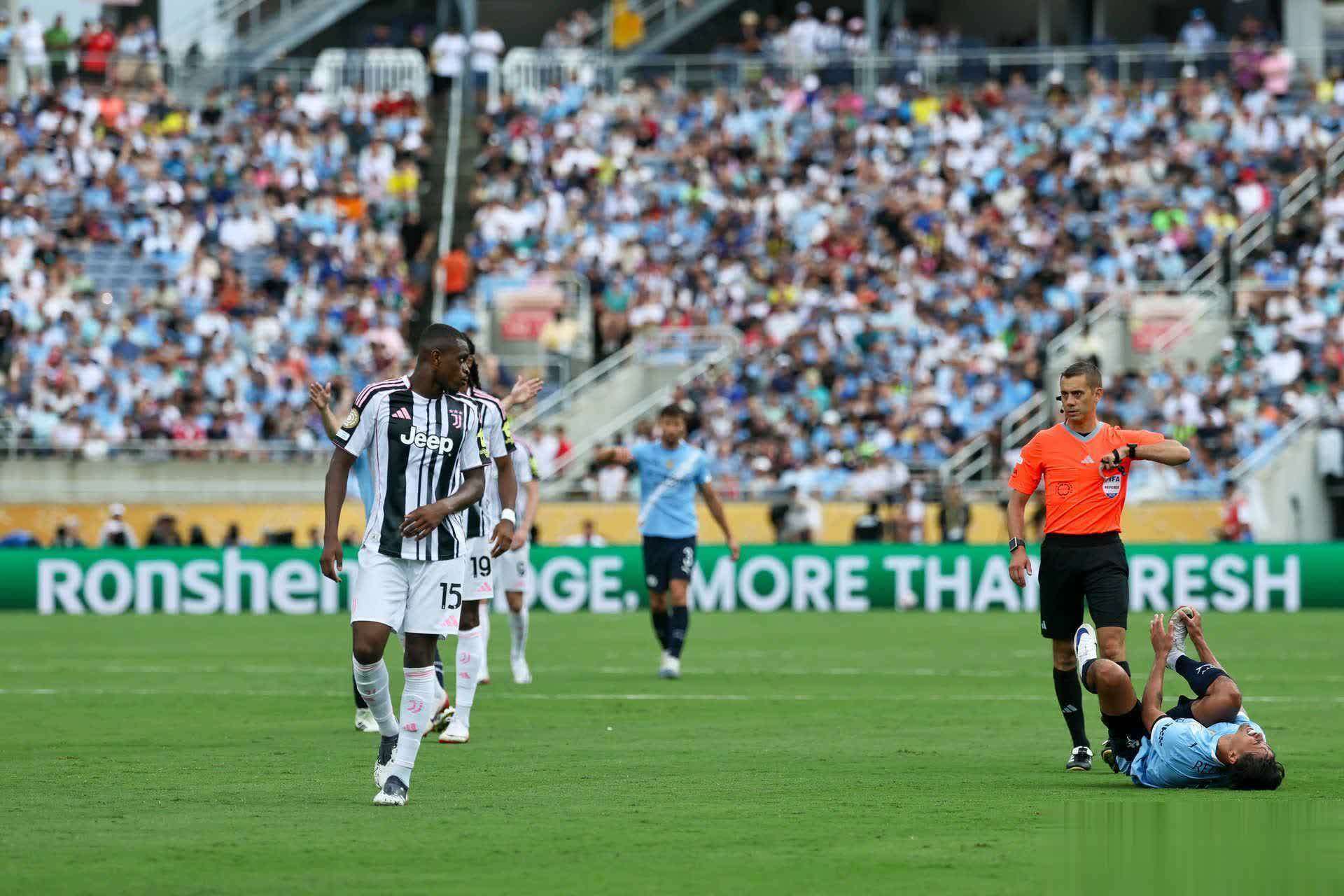 包含尤文图斯傲视群雄，欧冠冠军诞生在望的词条