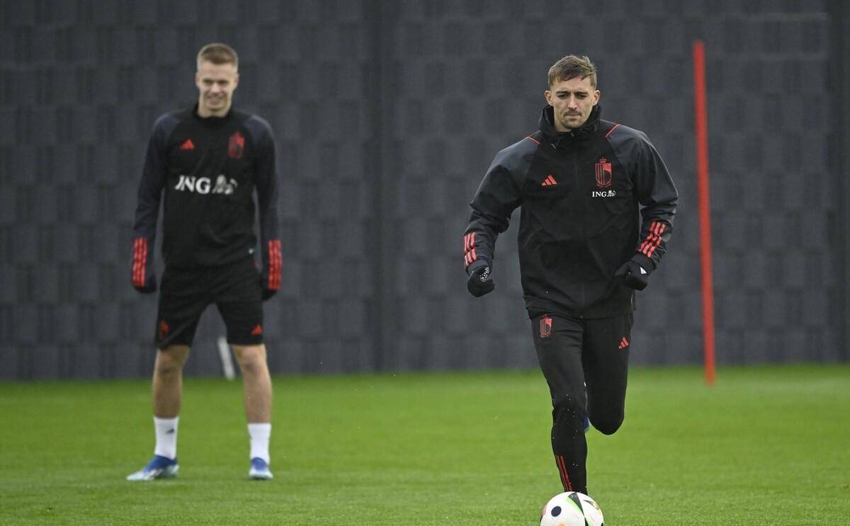 比利时队在比赛中亮出成功标志