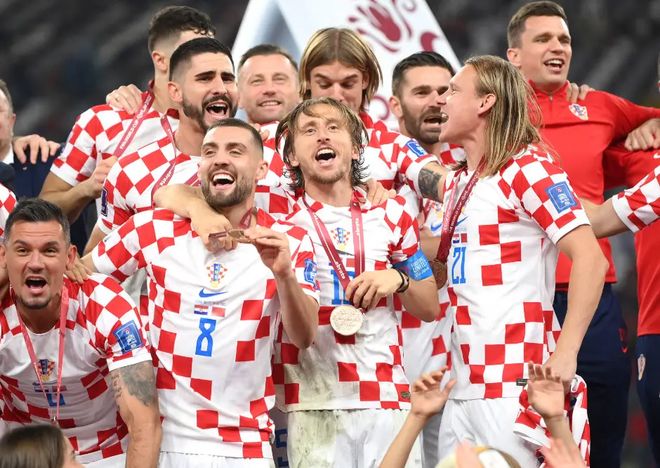 克罗地亚队主场战胜对手，重返小组前四