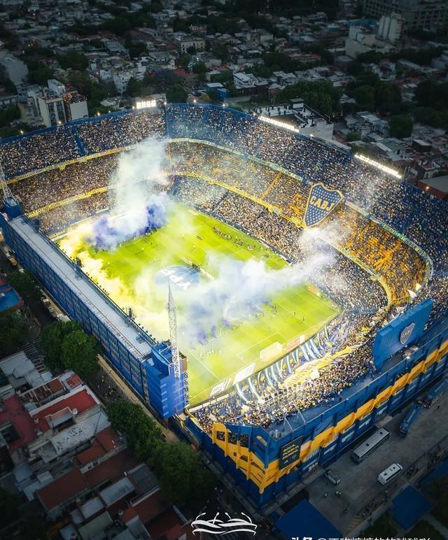 包含阿根廷篮球联赛：布宜诺斯艾利斯队在主场喜获胜利的词条