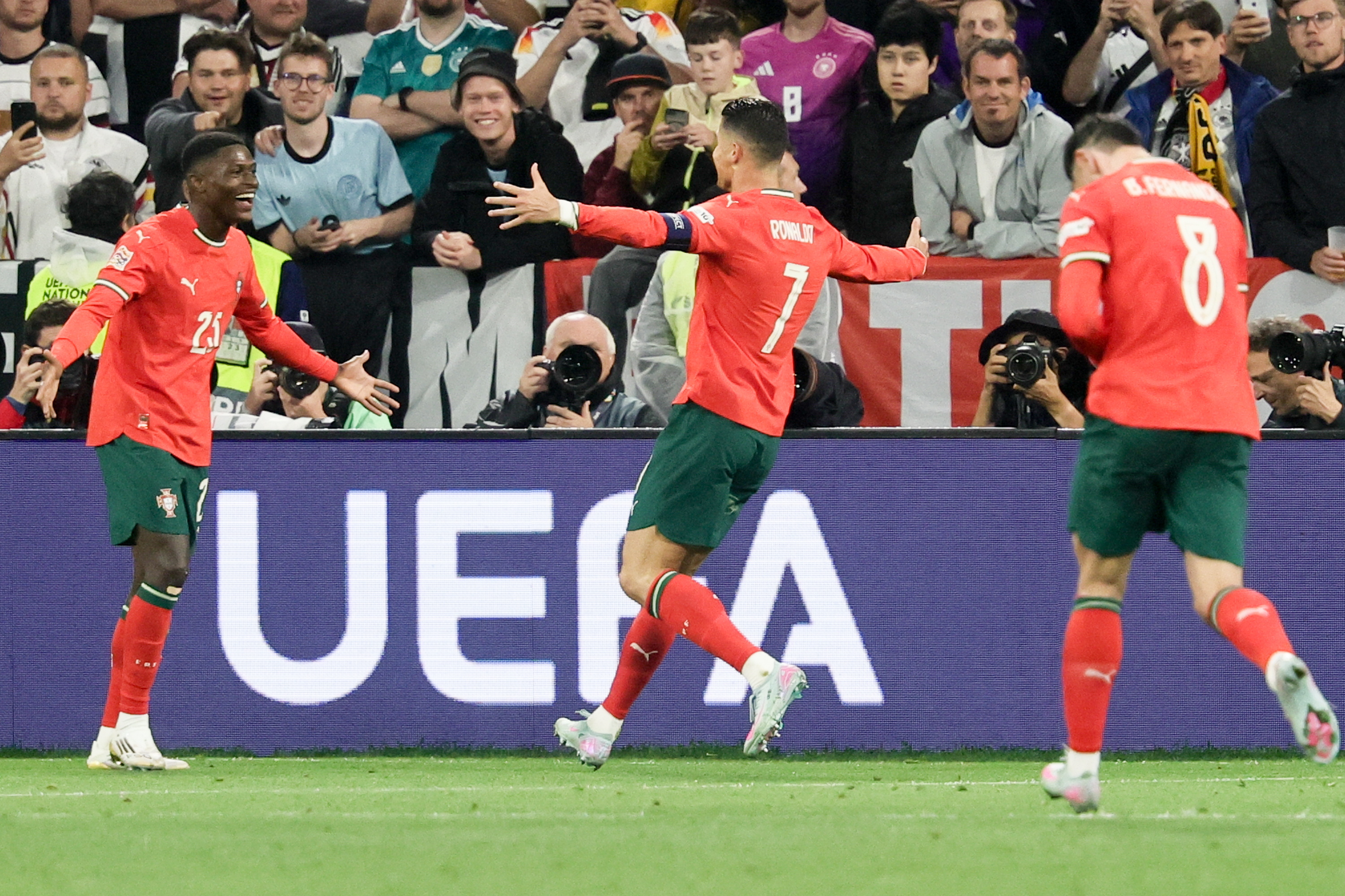 九游体育官方入口-欧洲足球锦标赛马上开启，球迷期待异常高涨的简单介绍