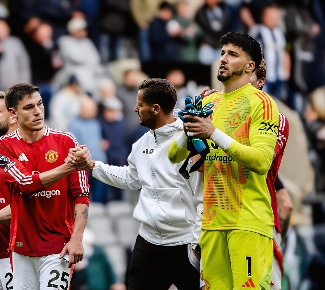 九游体育官网入口-曼联客场惨败，英超联赛前景堪忧