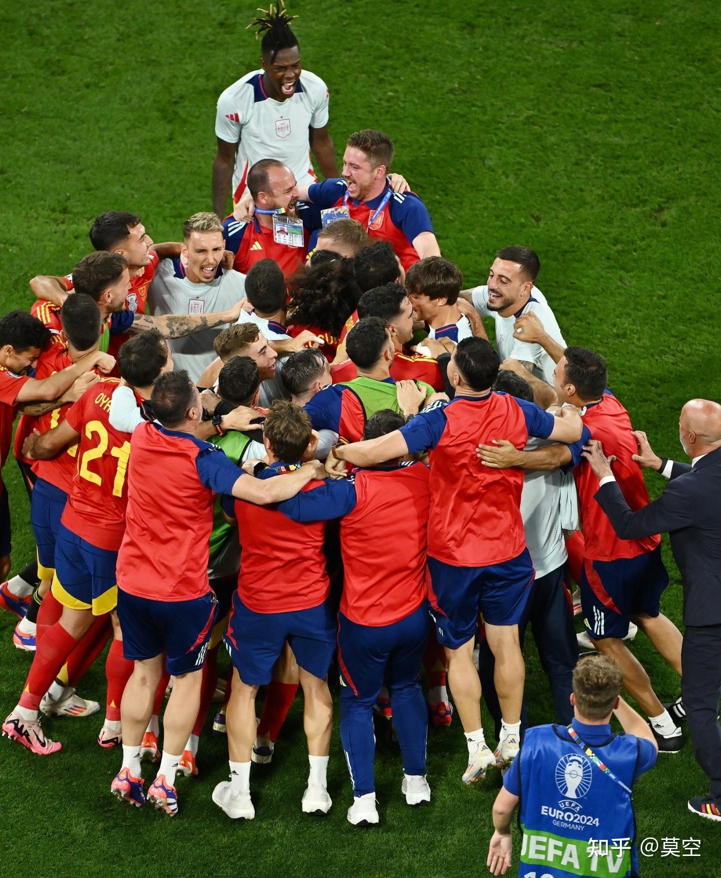 精彩足球比赛即将拉开帷幕，球员们备战热情高涨