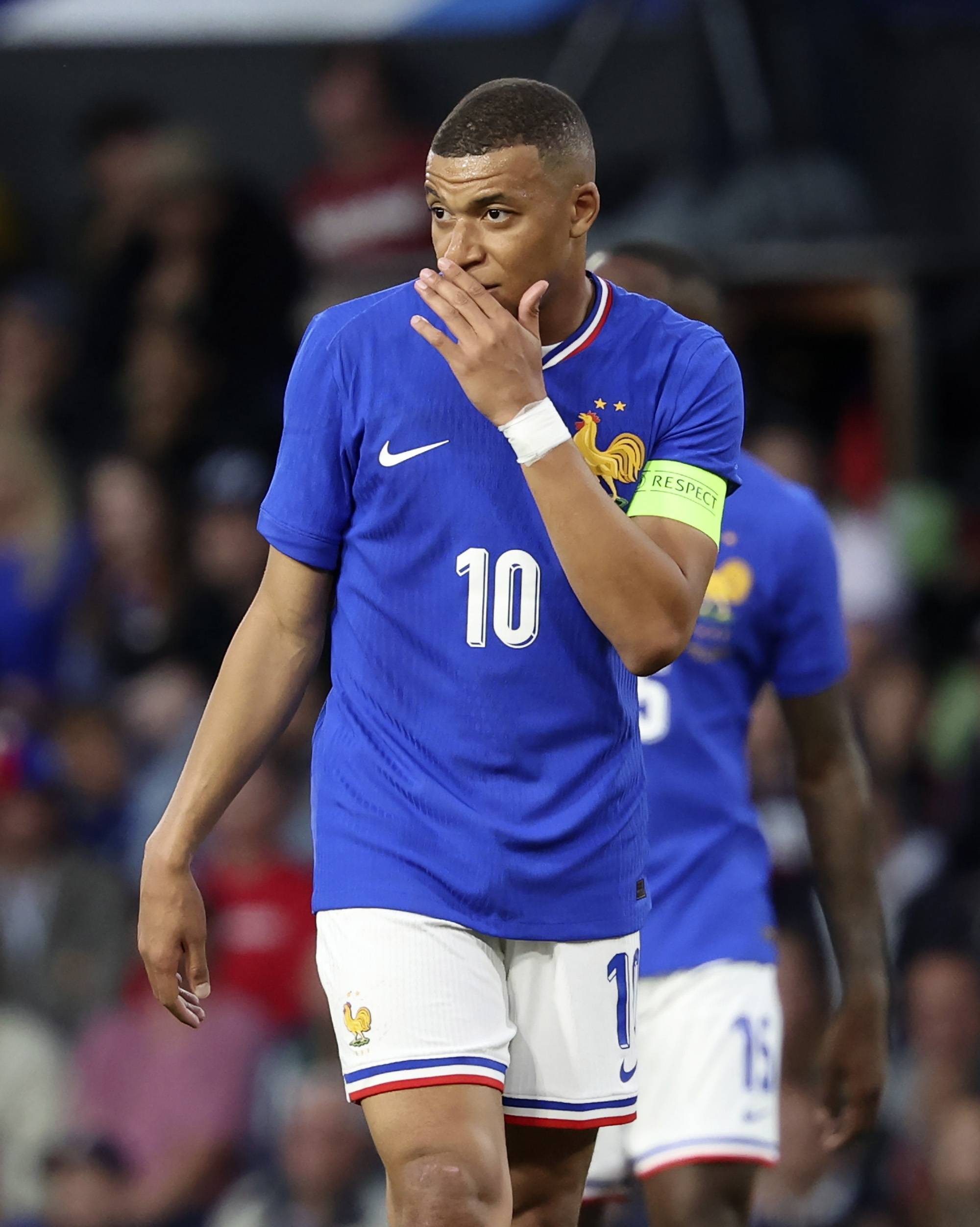 队伍的表现，法国足球界的热点话题