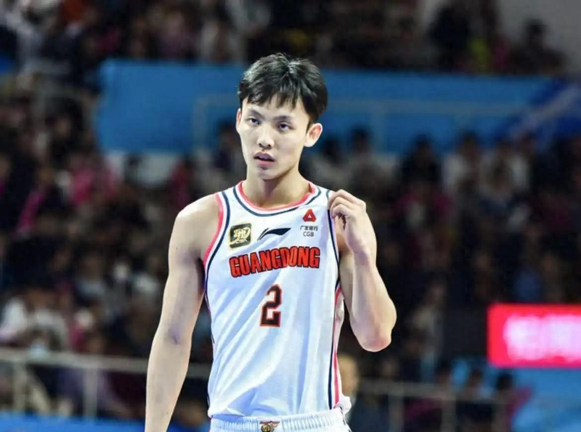 广东宏远队的胜利点亮了联赛赛场的简单介绍