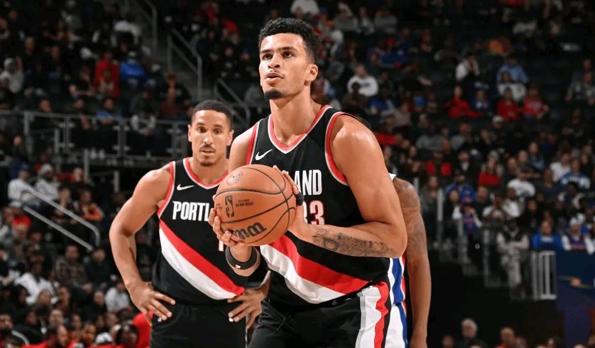 包含开拓者队中锋迎来爆发，场均得分破的词条