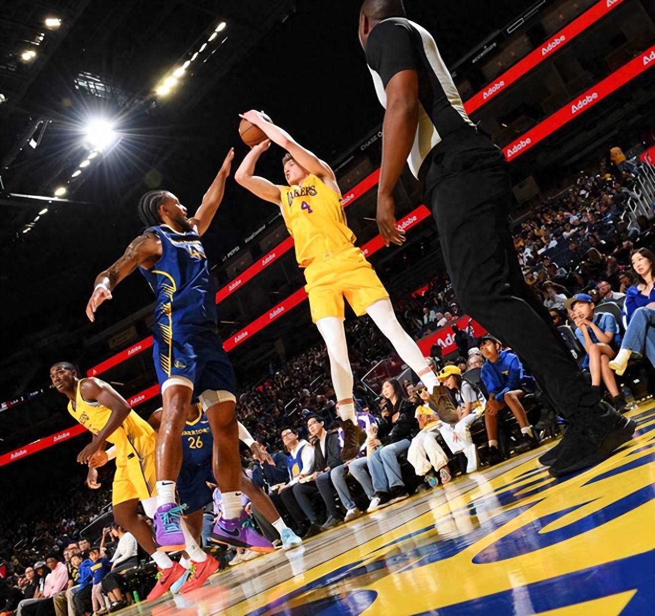 九游体育app下载-勇士新赛季开门红，士气高涨迎来好运