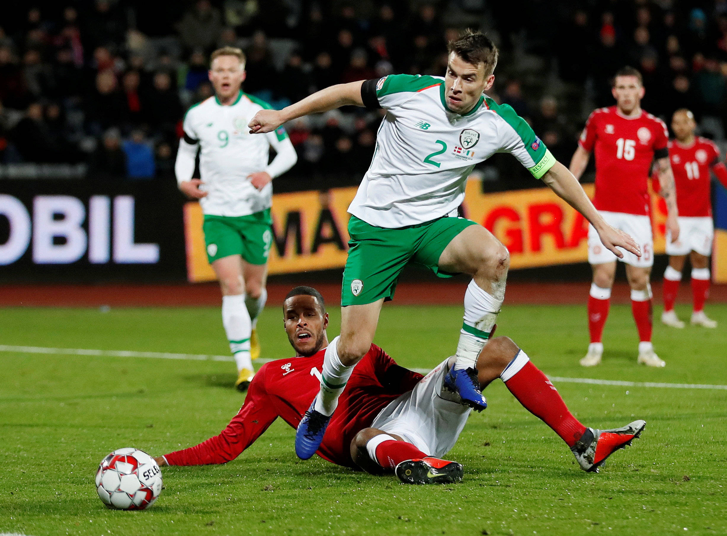 包含欧国联赛分区比赛过半黑马球队浮出水面的词条