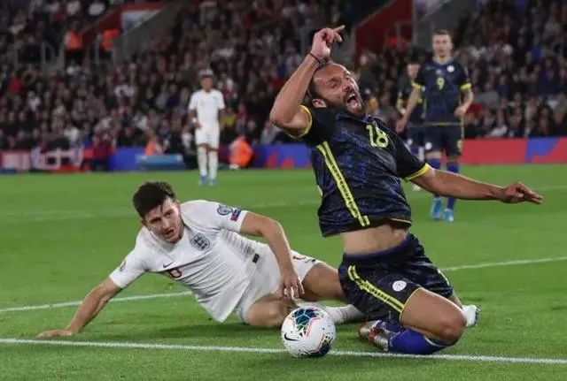 克索沃遭遇英格兰大败，小组战绩下滑