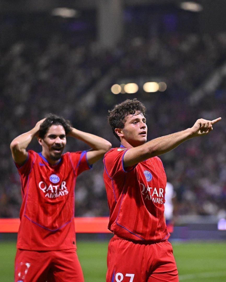 关于巴黎圣日耳曼客场大胜甘冈，取得连胜的信息