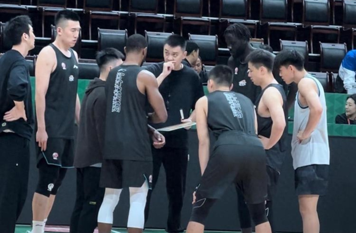 九游体育亚洲官网-球队备战重要比赛集结解决战术问题