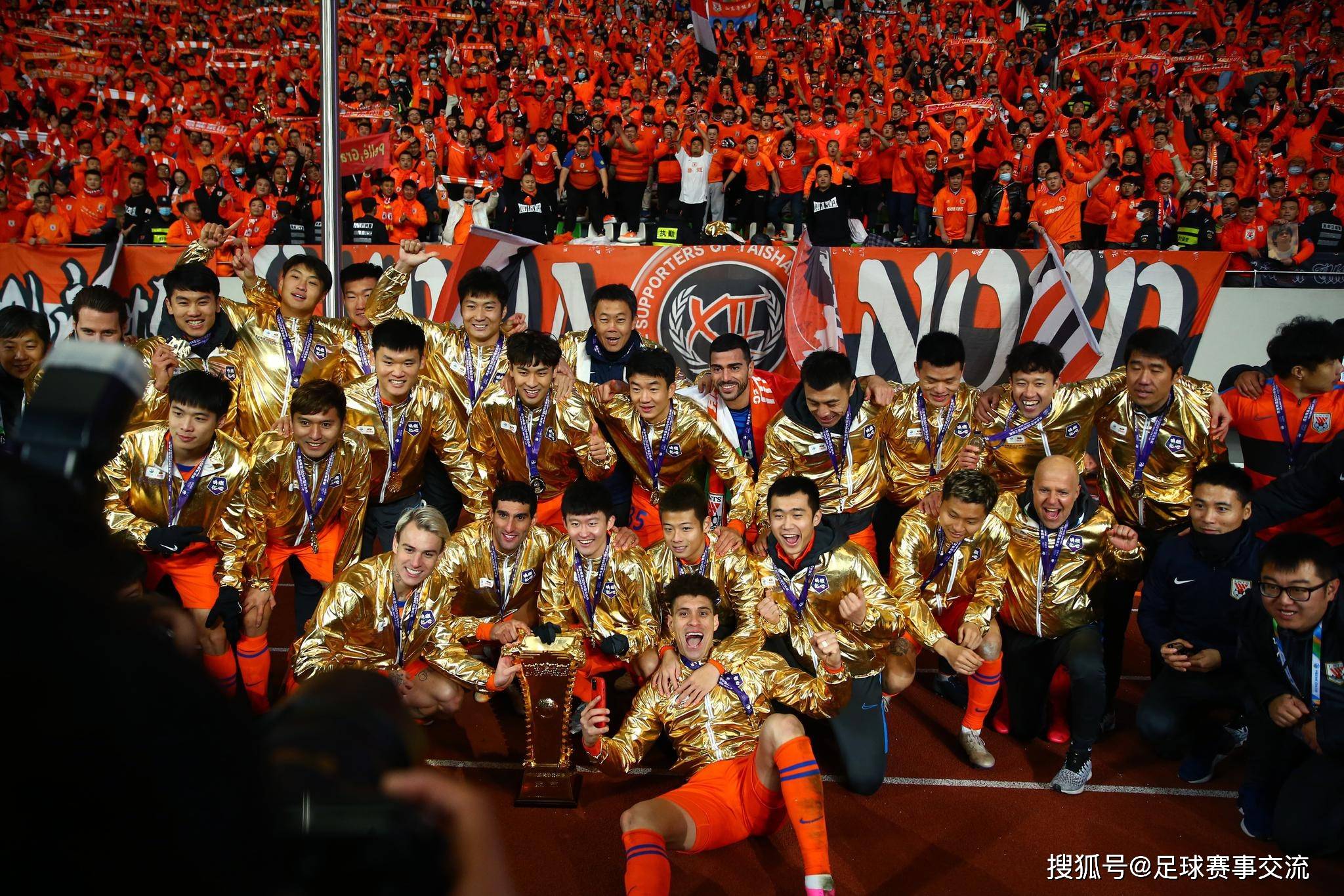 球员在比赛中表现优异，为球队赢得胜利的简单介绍