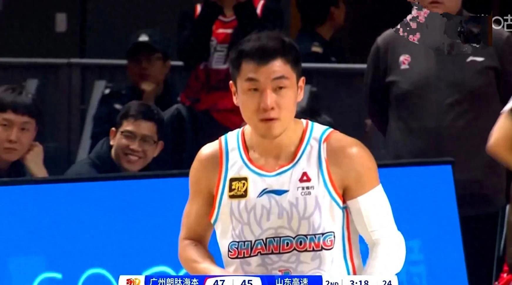 正在进行中的一场双方胶着的比赛的简单介绍