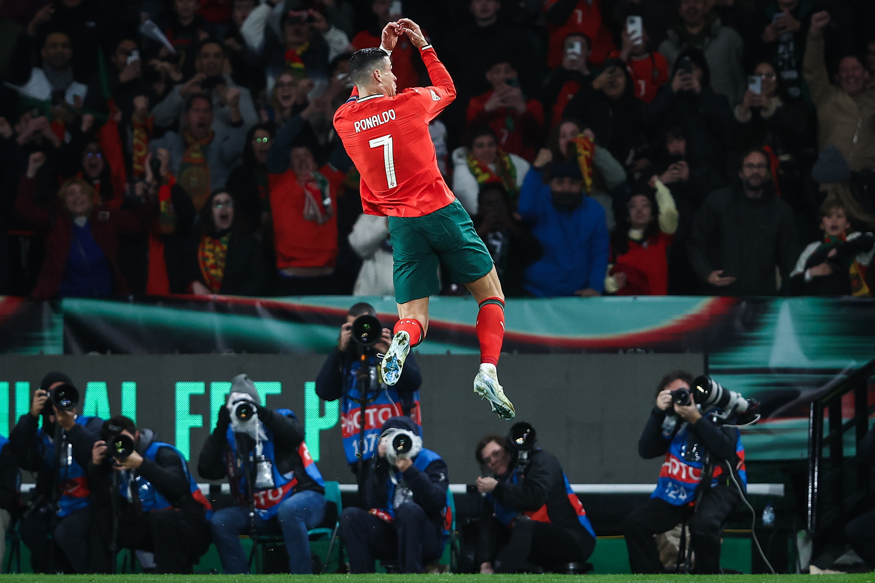 葡萄牙明星球员转会到英国俱乐部