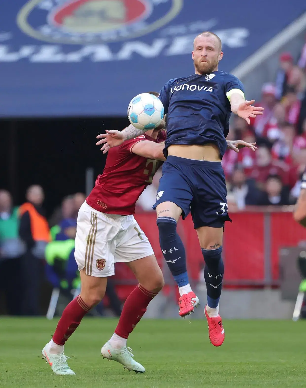 九游体育登录-拜仁慕尼黑遭遇憾负，德甲冠军之路曲折