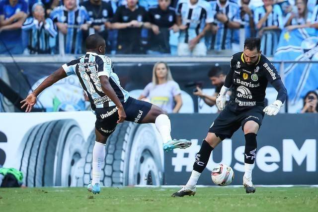 意甲比赛场上再掀巅峰对决,谁能笑到最后? 意甲比赛场上再掀巅峰对决,谁能笑到最后?