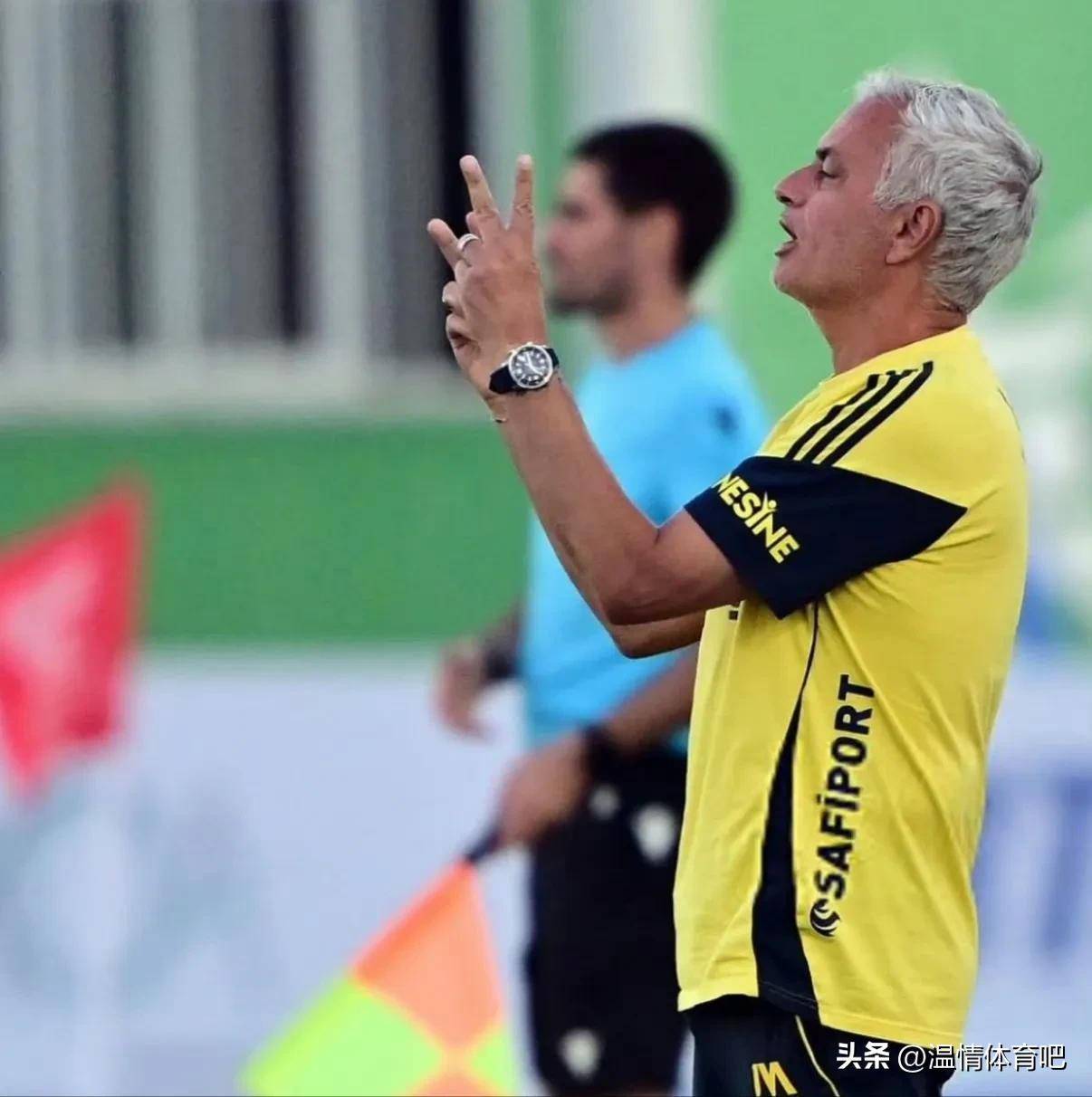 九游体育亚洲官网-罗马主帅穆里尼奥：球队需要保持势头，争夺冠军