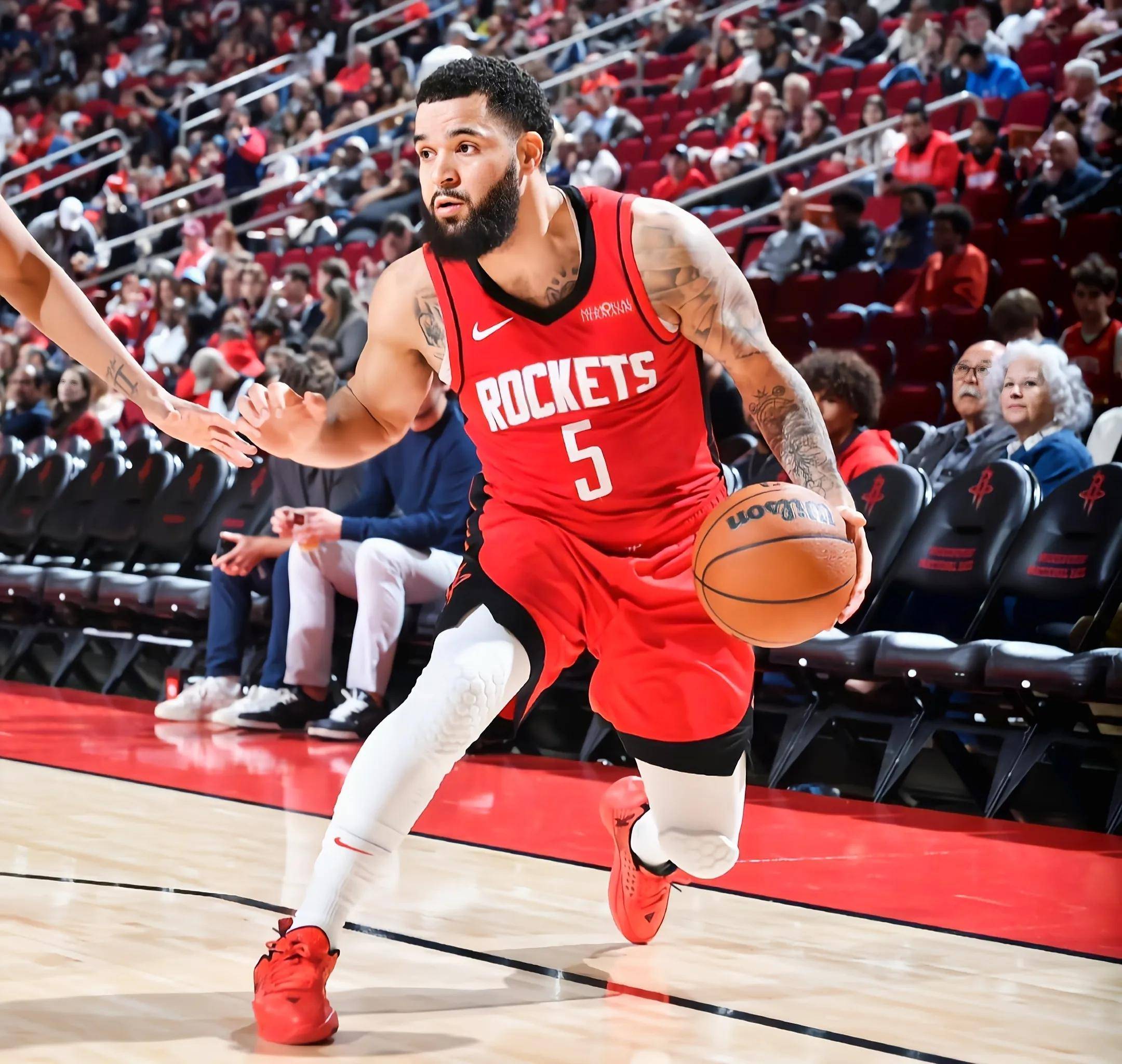 火箭客场大胜雄鹿取得连胜 火箭客场大胜雄鹿取得连胜