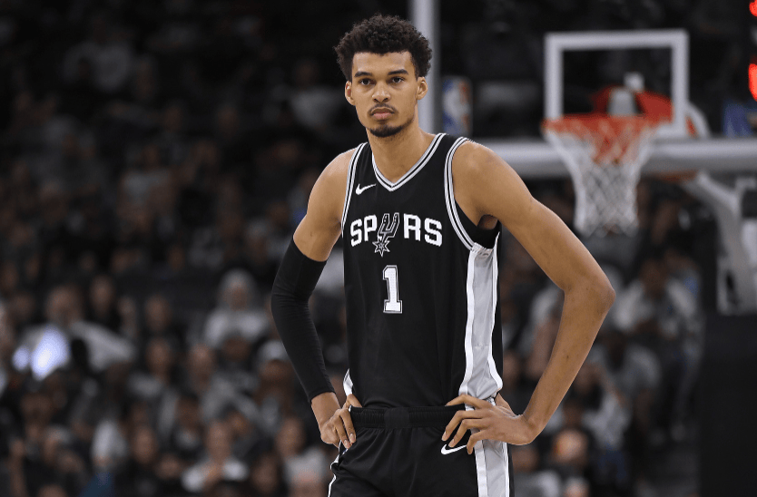 爵士强势逆转，击败马刺