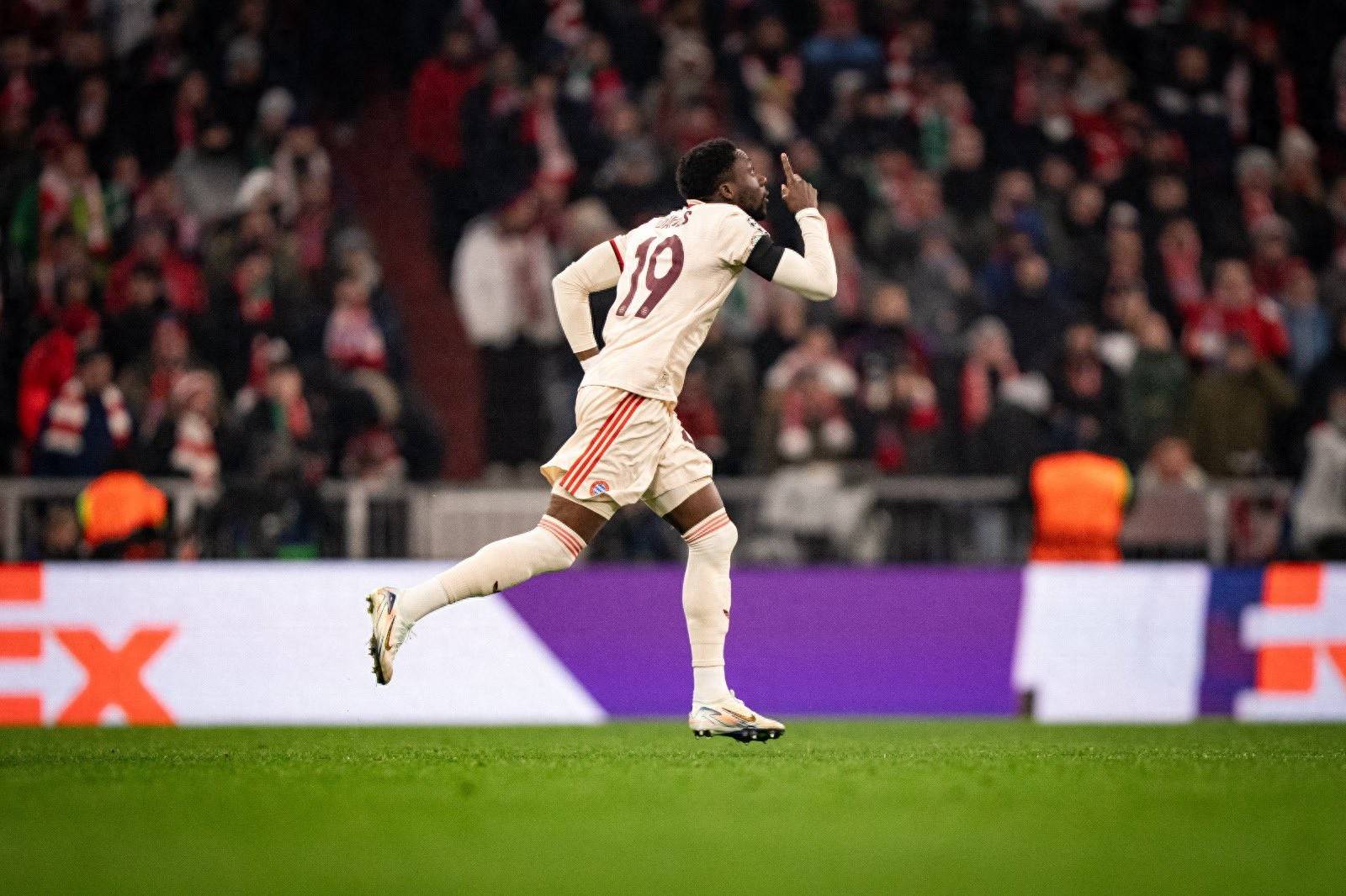 关于拜仁慕尼黑多点开花，实现横扫的信息