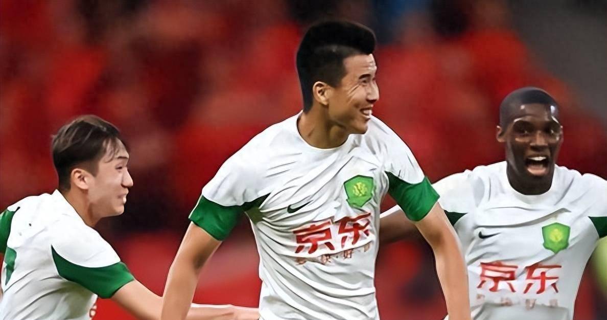 北京国安赢得中超胜利,夺得冠军头衔 北京国安赢得中超胜利,夺得冠军头衔